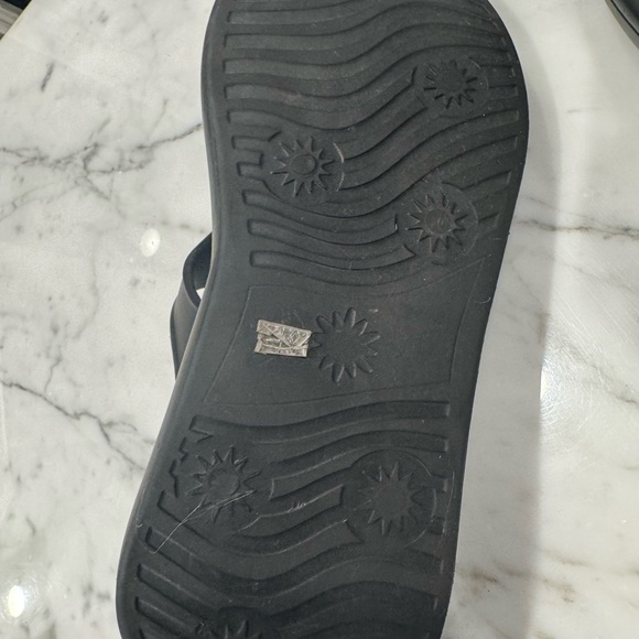 Stuart Weitzman Black Stuflex T Strap Sandal/ Flip-Flops - Picture 6 of 9